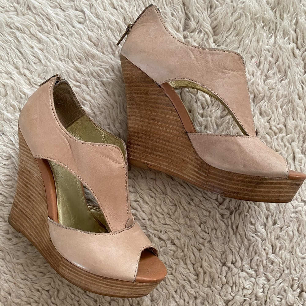 Seychelles cutout wedges
